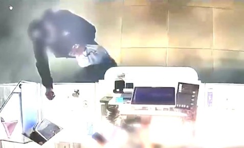 Сотрудники полиции Центрального района Волгограда раскрыли разбойное нападение на ювелирный магазин и задержали подозреваемого