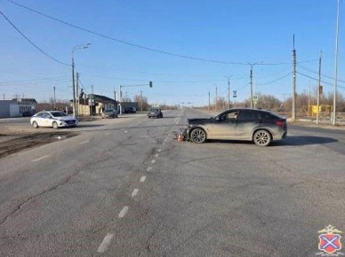 Волгоградка на BMW устроила ДТП из-за нежелания уступать дорогу