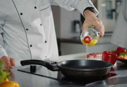 Вторая жизнь сковороды: Как вернуть антипригарные свойства без больших затрат