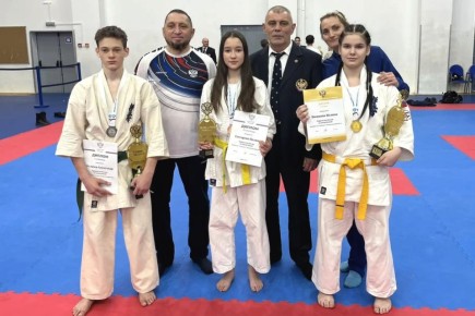Полный комплект медалей получили волгоградские каратисты на чемпионате и первенстве России