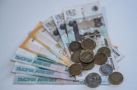 Кому и на сколько повысят социальные выплаты с 1 марта 2026 года