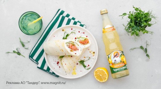 Нежный ролл с семгой, микрозеленью и огурцом под лимонад «Мандарин Черноголовка»