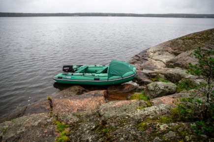 Уход за ПВХ-лодкой: что можно, а что нельзя использовать для мытья
