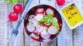 Редис в пряных салатах: 5 свежих рецептов для яркого весеннего стола!