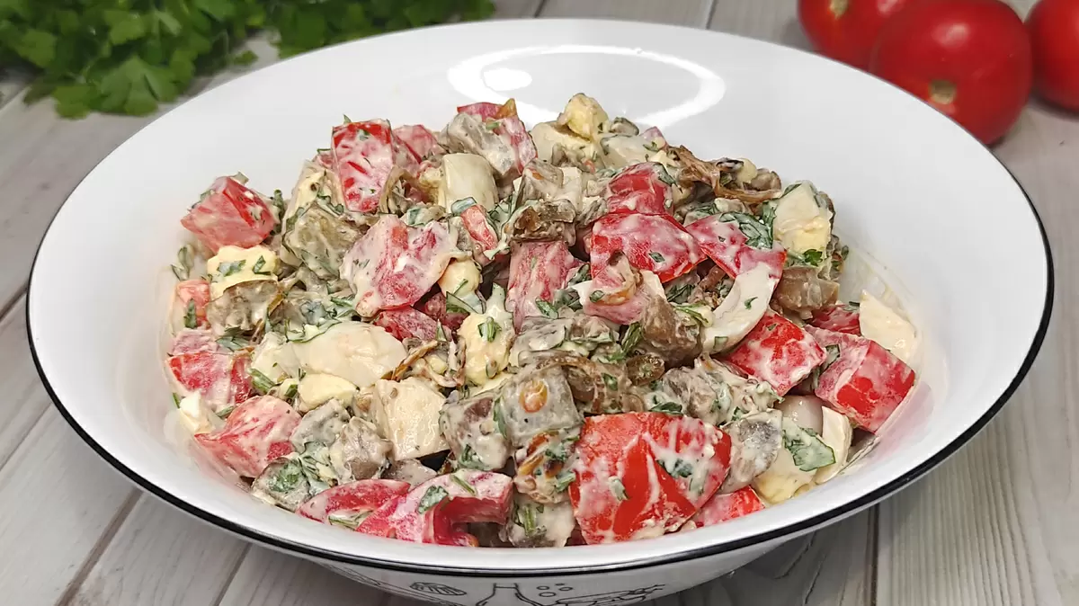 Удивительный салат с жареными баклажанами: новое открытие для любителей овощей