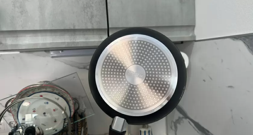 Ошеломляющий способ очистки посуды: как избавиться от нагара за 10 минут