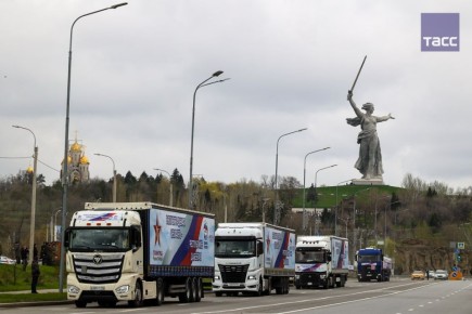 Более 300 тонн гуманитарной помощи отправили из Волгоградской области в Дагестан, сообщил губернатор Андрей Бочаров