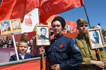 Волгоградский губернатор решит, как пройдет Бессмертный полк-2026