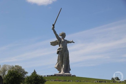 Председатель городской думы Астрахани Игорь Седов, говоря о преображении Волгограда, назвал Мамаев курган местом силы, которое перевернуло ход Великой Отечественной войны