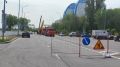 Специалисты ремонтируют канализационный колодец на набережной 62-й Армии в Волгограде
