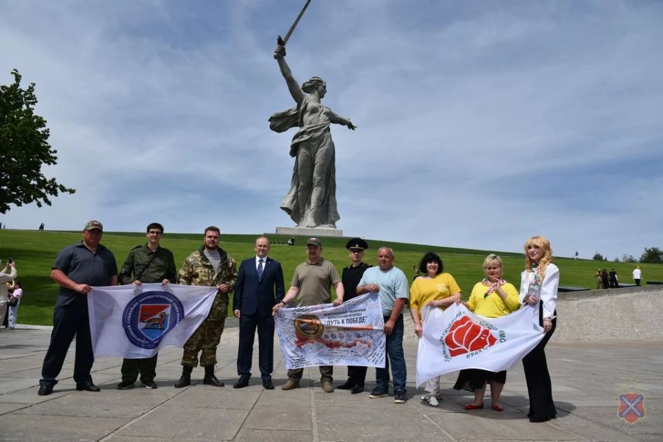 Волгоград посетили участники межрегионального гуманитарного патриотического автопробега «Путь к Победе» Волгоград посетили участники межрегионального гуманитарного патриотического автопробега «Путь к Победе»