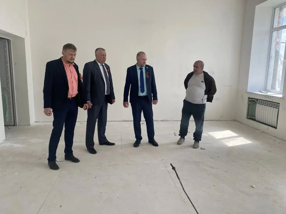 В Урюпинском районе продолжается капитальный ремонт Добринского лицея В Урюпинском районе продолжается капитальный ремонт Добринского лицея