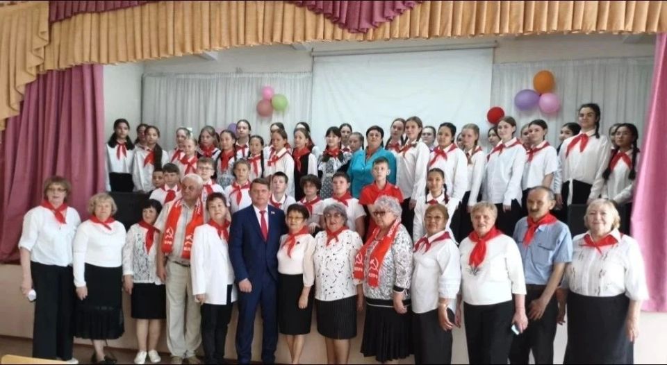 Сегодня в честь 104-й годовщины Всесоюзной пионерской организации имени В.И. Ленина около полутысячи ребят пополнили ряды пионерских отрядов Волгоградской области Сегодня в честь 104-й годовщины Всесоюзной пионерской организации имени В.И. Ленина около полутысячи ребят пополнили ряды пионерских отрядов Волгоградской области