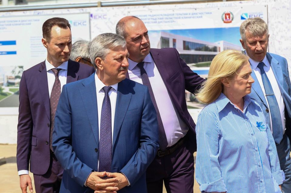 В Волгограде начали заливать фундамент нового отделения радионуклидной терапии В Волгограде начали заливать фундамент нового отделения радионуклидной терапии