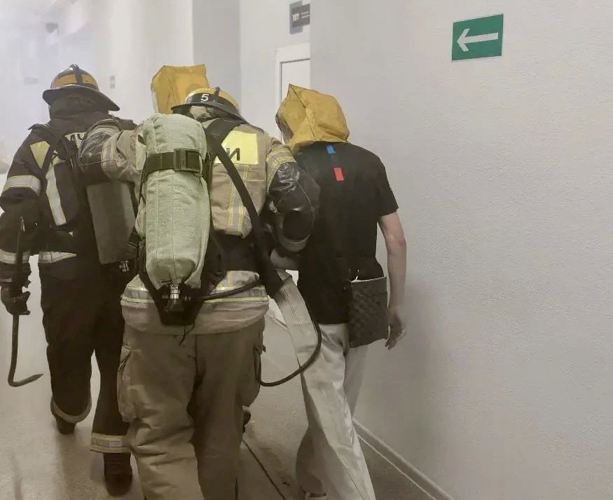 Пожарнотактические учения в Волгограде: как отработали действия при пожаре в колледже Пожарнотактические учения в Волгограде: как отработали действия при пожаре в колледже
