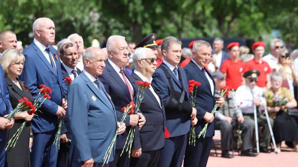 В Камышине открыли памятную стелу «Рубеж Сталинградской доблести» В Камышине открыли памятную стелу «Рубеж Сталинградской доблести»
