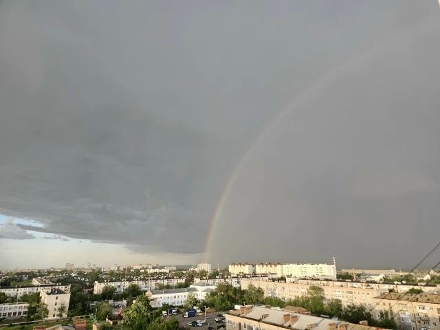 Ливень, гром, молнии и радуга в Волгограде одновременно
