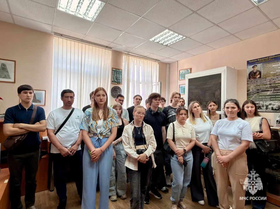 Студенты ВолГУ познакомились с работой МЧС Студенты ВолГУ познакомились с работой МЧС