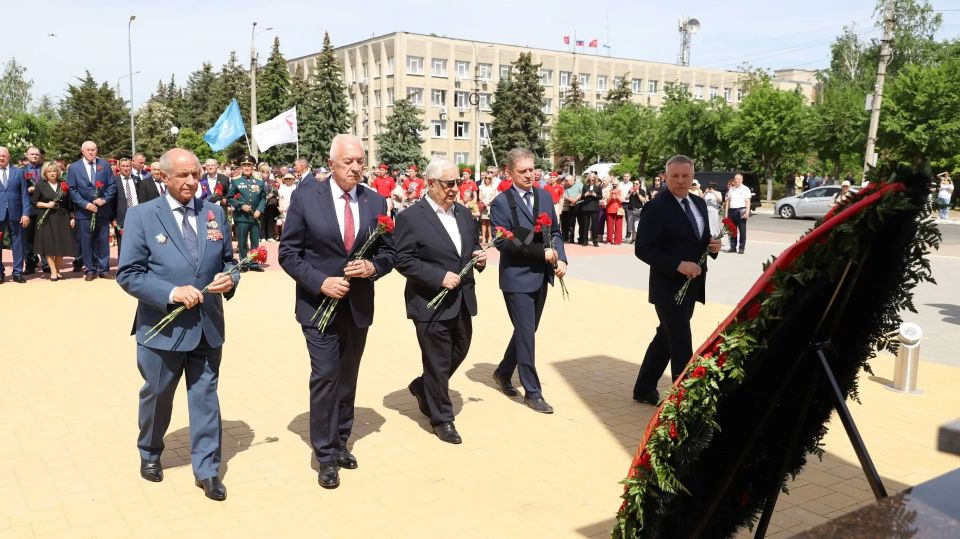 В Камышине открыли памятную стелу «Рубеж Сталинградской доблести» В Камышине открыли памятную стелу «Рубеж Сталинградской доблести»