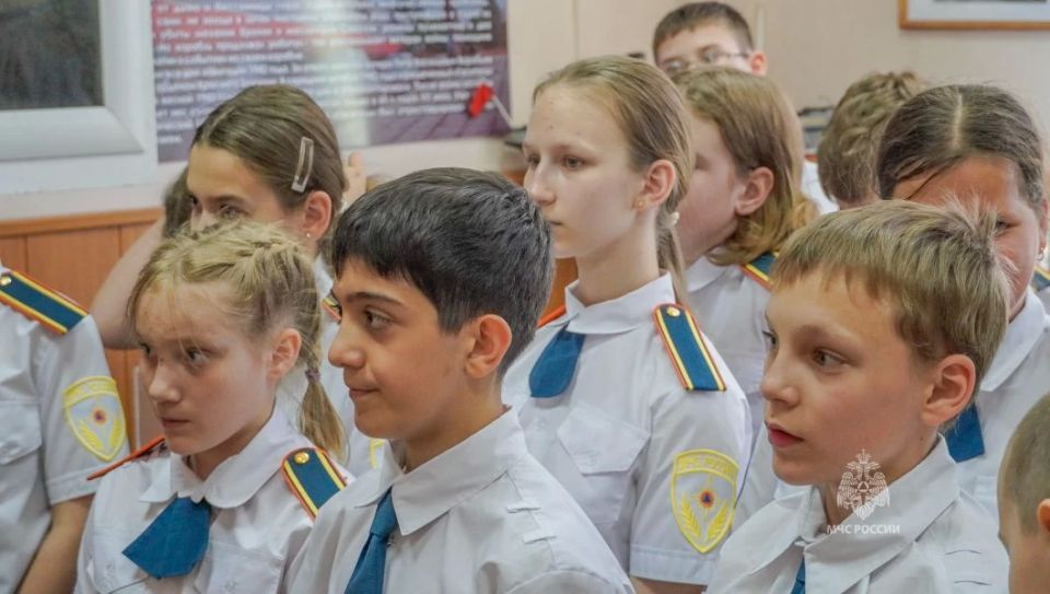 Экскурсия в пожарно-спасательную часть: знакомство с героической профессией Экскурсия в пожарно-спасательную часть: знакомство с героической профессией