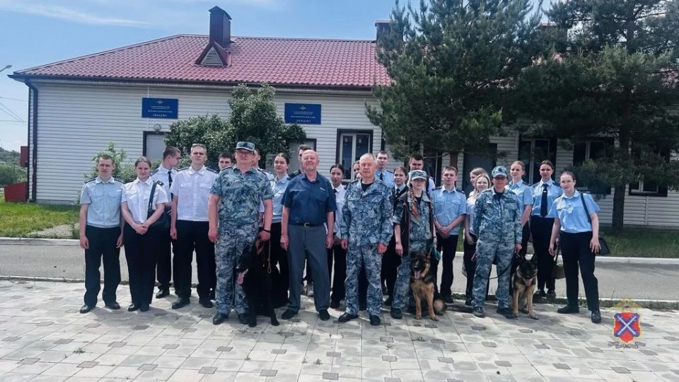 В Центре кинологической службы ГУ МВД России по Волгоградской области прошла экскурсия для студентов Академического колледжа В Центре кинологической службы ГУ МВД России по Волгоградской области прошла экскурсия для студентов Академического колледжа