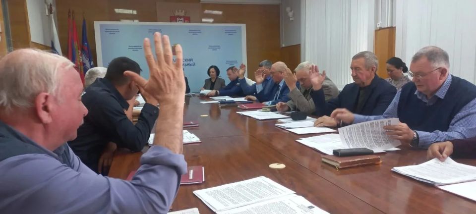 ДУМЫ НА МЕСТАХ. Николаевская районная Дума ДУМЫ НА МЕСТАХ. Николаевская районная Дума