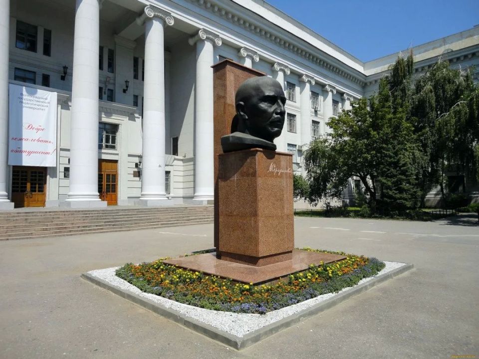 95 лет назад (1931) принято постановление Совета Народных Комиссаров РСФСР № 588 об организации Сталинградского индустриально-педагогического института