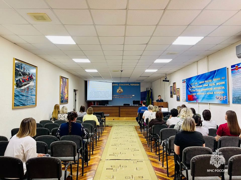 В волгоградском главке МЧС впервые состоялось обучение психологов образовательных организаций Волгограда В волгоградском главке МЧС впервые состоялось обучение психологов образовательных организаций Волгограда