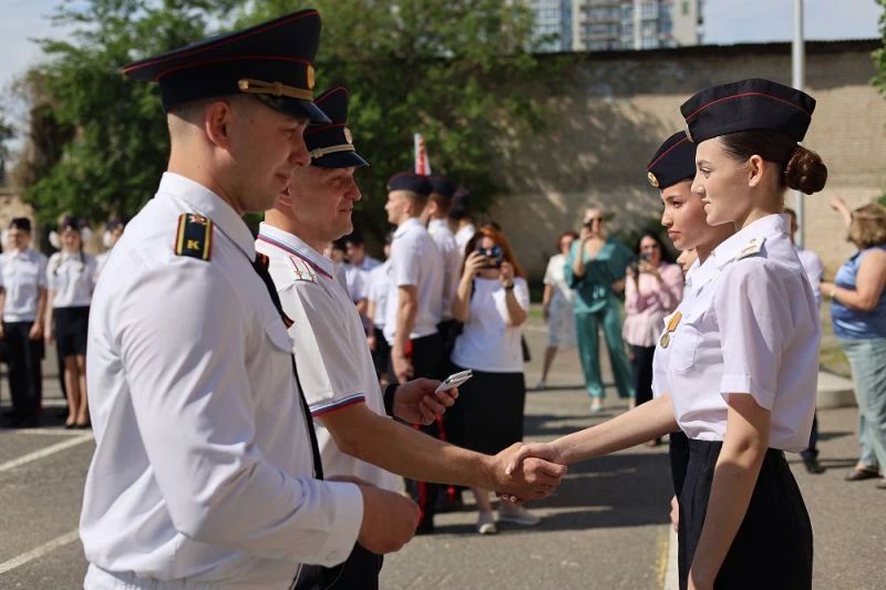 Волгоградские полицейские приняли участие в торжественных мероприятиях, посвященных окончанию 2025 – 2026 учебного года Волгоградские полицейские приняли участие в торжественных мероприятиях, посвященных окончанию 2025 – 2026 учебного года