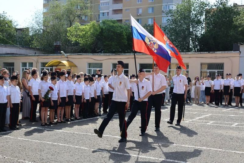 Волгоградские полицейские приняли участие в торжественных мероприятиях, посвященных окончанию 2025 – 2026 учебного года Волгоградские полицейские приняли участие в торжественных мероприятиях, посвященных окончанию 2025 – 2026 учебного года