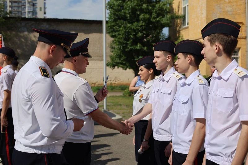 Волгоградские полицейские приняли участие в торжественных мероприятиях, посвященных окончанию 2025 – 2026 учебного года Волгоградские полицейские приняли участие в торжественных мероприятиях, посвященных окончанию 2025 – 2026 учебного года