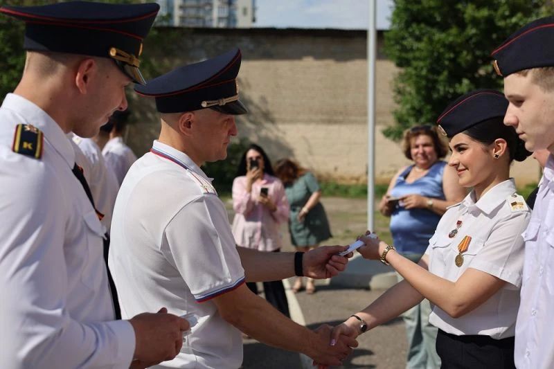 Волгоградские полицейские приняли участие в торжественных мероприятиях, посвященных окончанию 2025 – 2026 учебного года Волгоградские полицейские приняли участие в торжественных мероприятиях, посвященных окончанию 2025 – 2026 учебного года