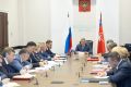 Пожарная ситуация в Волгоградской области сохраняется стабильной и контролируемой, заявил на оперативном совещании Андрей Бочаров