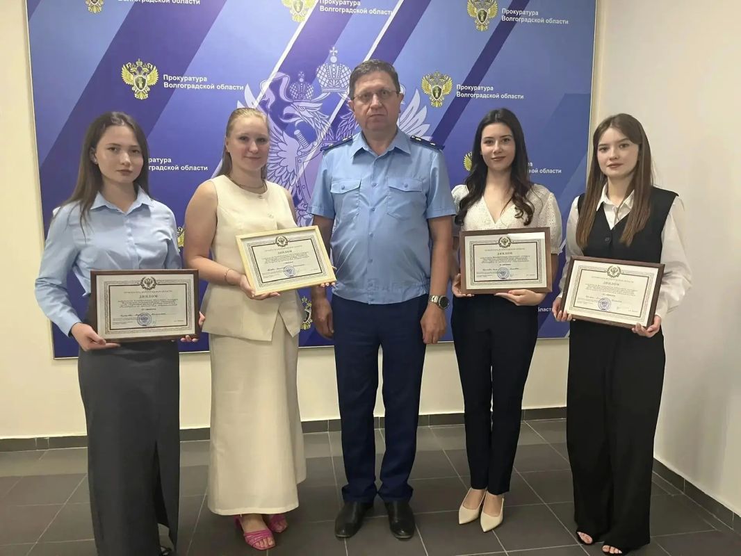 В прокуратуре Волгоградской области подведены итоги конкурса «Мастерство государственного обвинителя», проводившегося среди обучающихся вузов региона В прокуратуре Волгоградской области подведены итоги конкурса «Мастерство государственного обвинителя», проводившегося среди обучающихся вузов региона