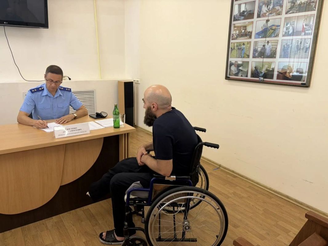 Прокурор региона провел выездной личный прием граждан в Волгоградском областном клиническом госпитале ветеранов войн