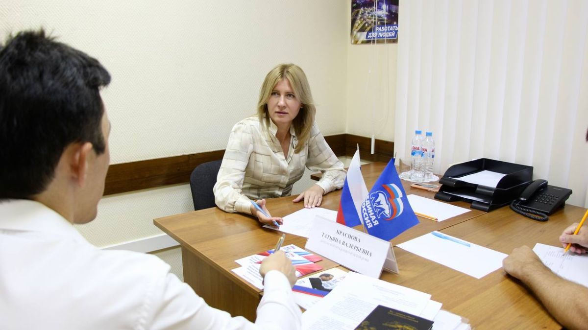 Сегодня провела приём граждан в Региональной общественной приёмной Председателя Партии «ЕДИНАЯ РОССИЯ» Д.А. Медведева в Волгоградской области Сегодня провела приём граждан в Региональной общественной приёмной Председателя Партии «ЕДИНАЯ РОССИЯ» Д.А. Медведева в Волгоградской области