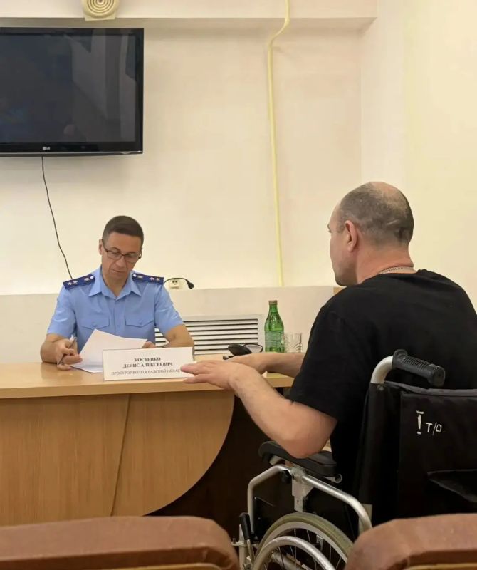 Прокурор региона провел выездной личный прием граждан в Волгоградском областном клиническом госпитале ветеранов войн