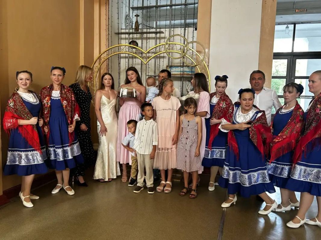 В завершение Дня семьи, любви и верности встретились с семьёй Платоновых в Комплексе культуры и отдыха Советского района Волгограда В завершение Дня семьи, любви и верности встретились с семьёй Платоновых в Комплексе культуры и отдыха Советского района Волгограда