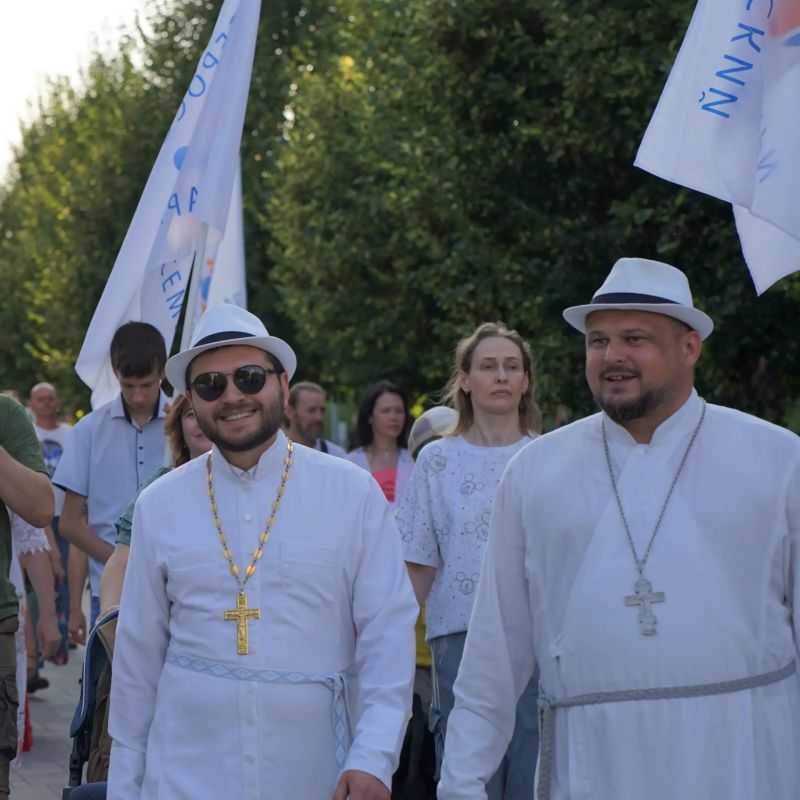 Улыбки, ромашки и хорошее настроение Улыбки, ромашки и хорошее настроение