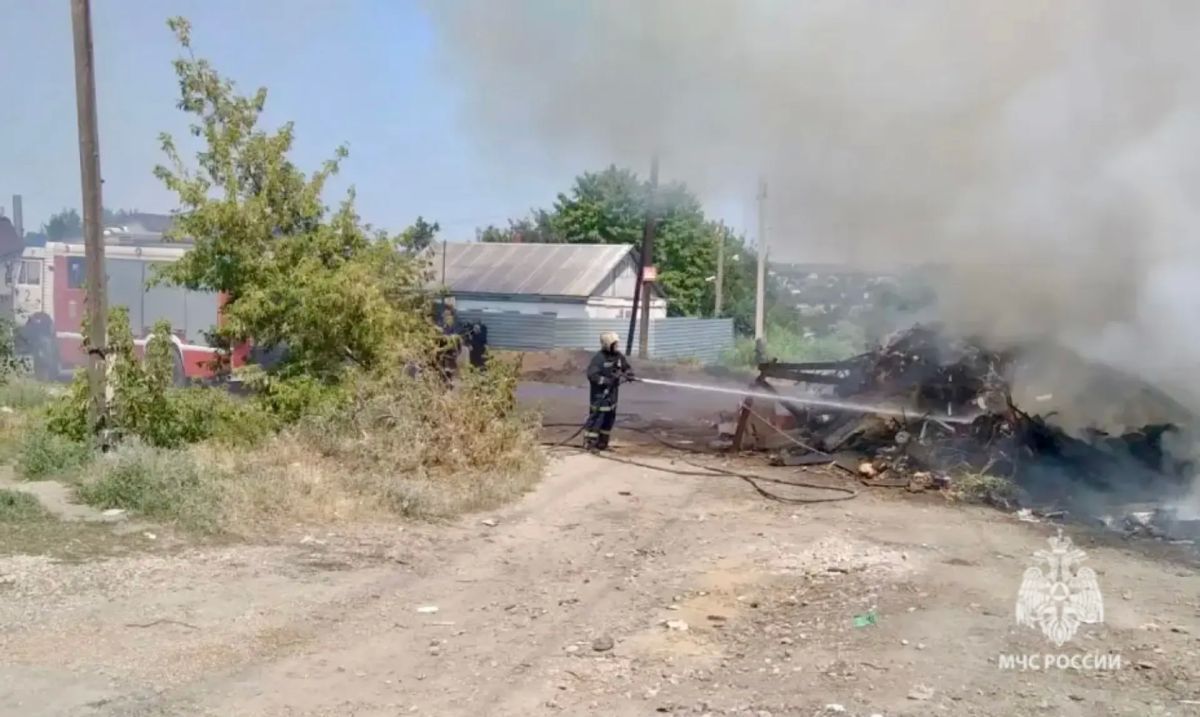 В Волгограде потушили пожар на открытой территории В Волгограде потушили пожар на открытой территории