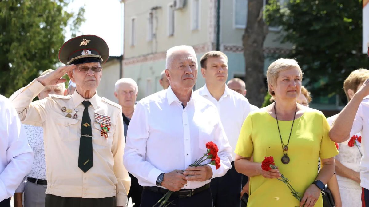 Сегодня председатель Волгоградской областной Думы, руководитель областного совета ветеранов Александр Блошкин проводит рабочую поездку в Алексеевский район Сегодня председатель Волгоградской областной Думы, руководитель областного совета ветеранов Александр Блошкин проводит рабочую поездку в Алексеевский район
