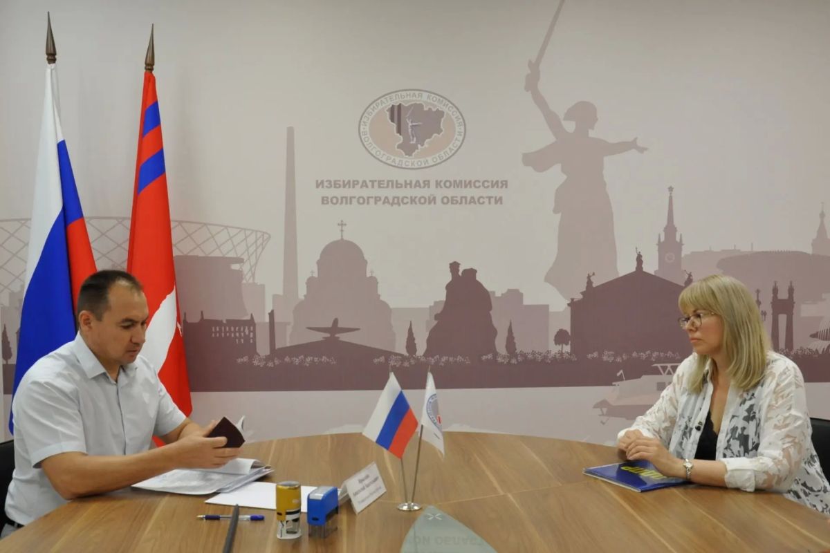 Уполномоченный представитель регионального отделения политической партии ЛДПР представил в ИКВО документы для заверения списка кандидатов на дополнительных выборах депутата Волгоградской областной Думы по Кировскому...