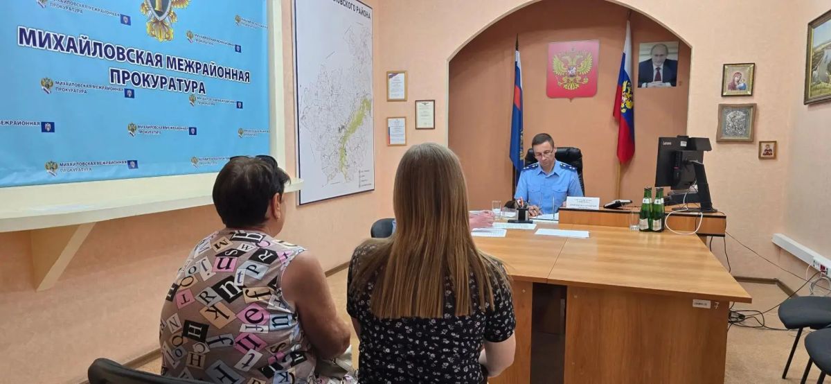 Прокурор Волгоградской области провел выездной личный прием граждан в Михайловском районе Прокурор Волгоградской области провел выездной личный прием граждан в Михайловском районе