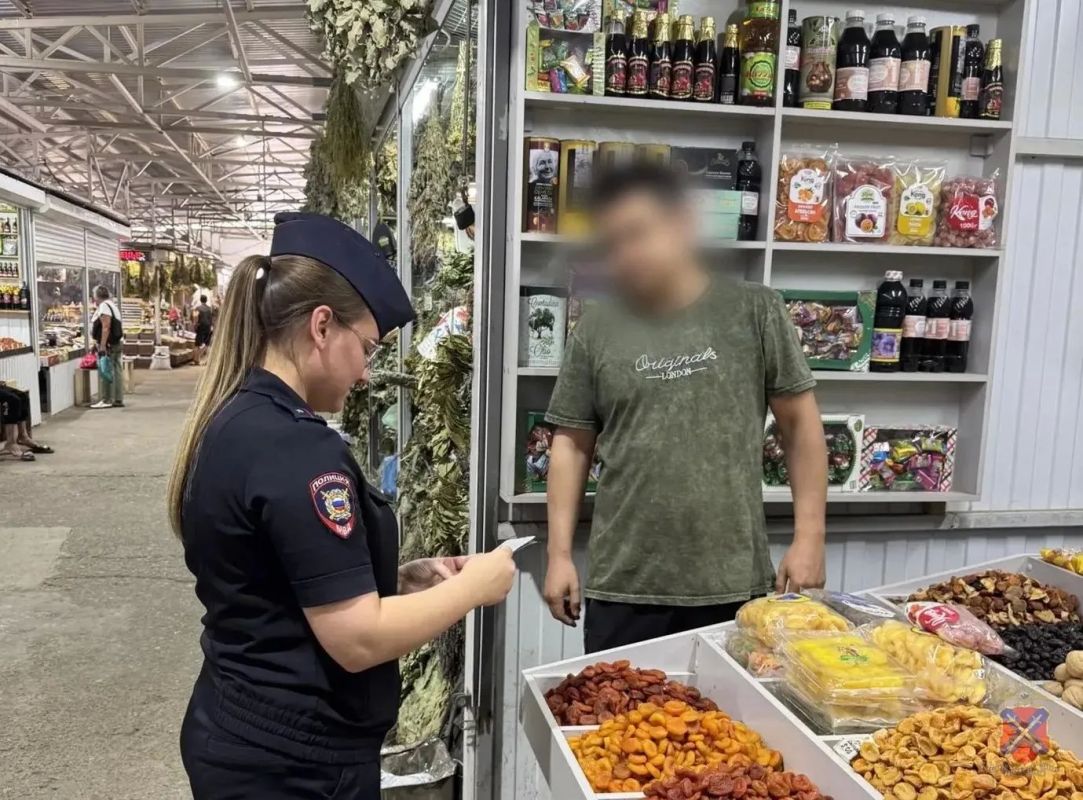 Рейды по поиску нелегальных мигрантов провела полиция в трех районах Волгограда Рейды по поиску нелегальных мигрантов провела полиция в трех районах Волгограда