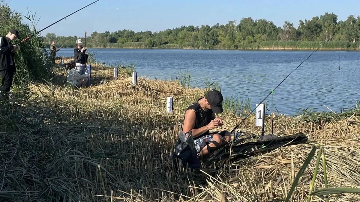 День рыбаки отметили в Жирновске на берегу живописного пруда «Кооперативный» День рыбаки отметили в Жирновске на берегу живописного пруда «Кооперативный»