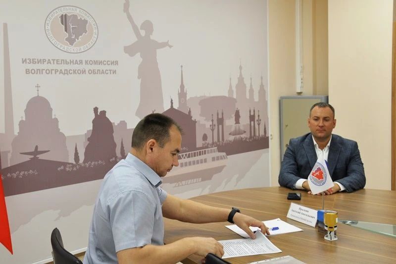 Кандидаты от партии ЛДПР представили в ИКВО документы о выдвижении на выборах депутатов Госдумы Кандидаты от партии ЛДПР представили в ИКВО документы о выдвижении на выборах депутатов Госдумы