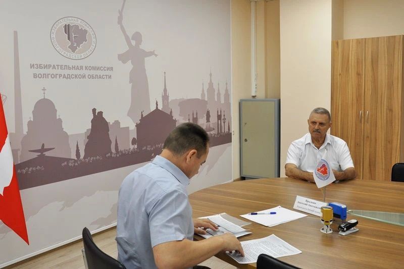 Кандидаты от партии ЛДПР представили в ИКВО документы о выдвижении на выборах депутатов Госдумы Кандидаты от партии ЛДПР представили в ИКВО документы о выдвижении на выборах депутатов Госдумы