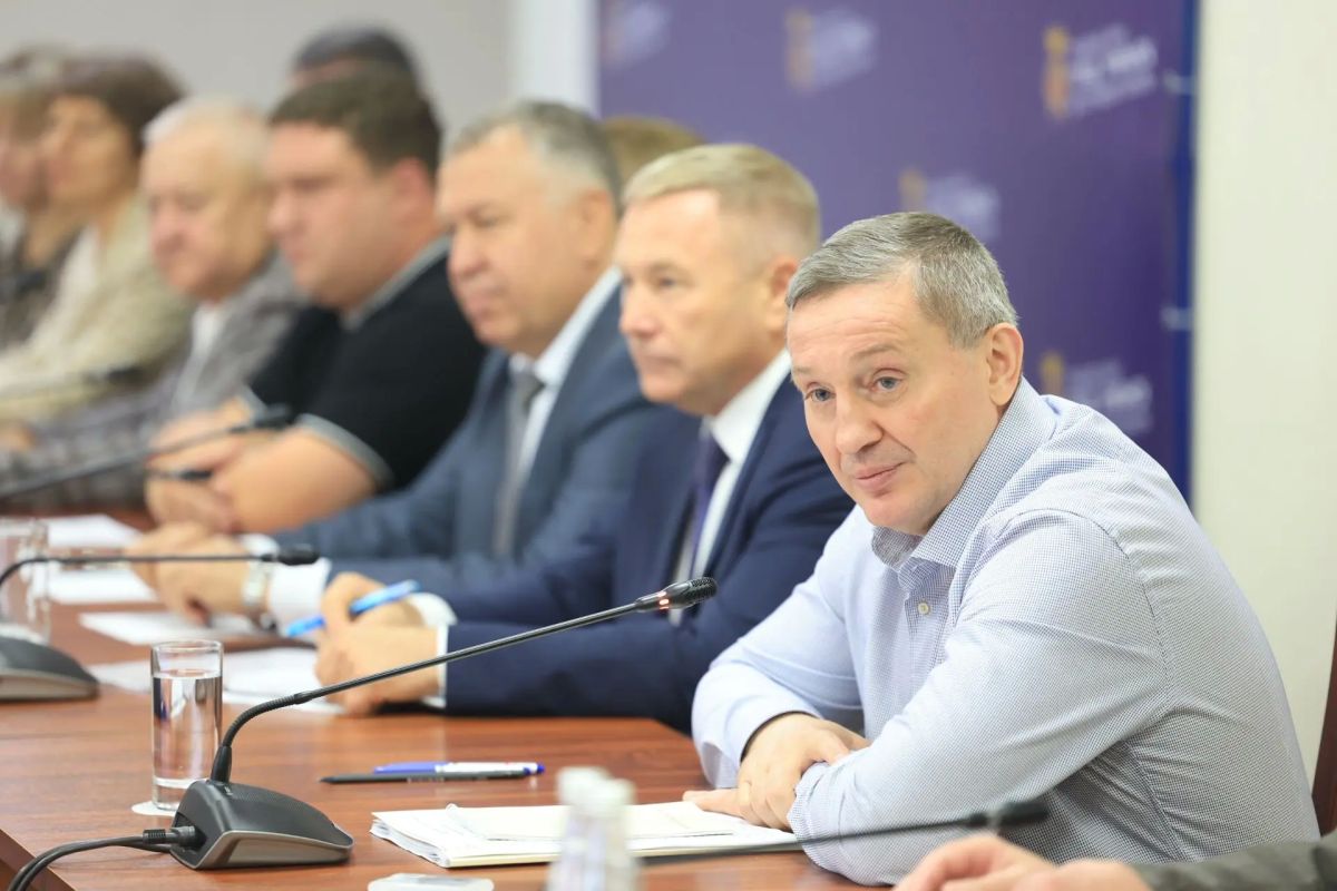 Инвестпроекты, традиции, благоустройство: губернатор Андрей Бочаров обсудил с урюпинцами развитие территории Инвестпроекты, традиции, благоустройство: губернатор Андрей Бочаров обсудил с урюпинцами развитие территории