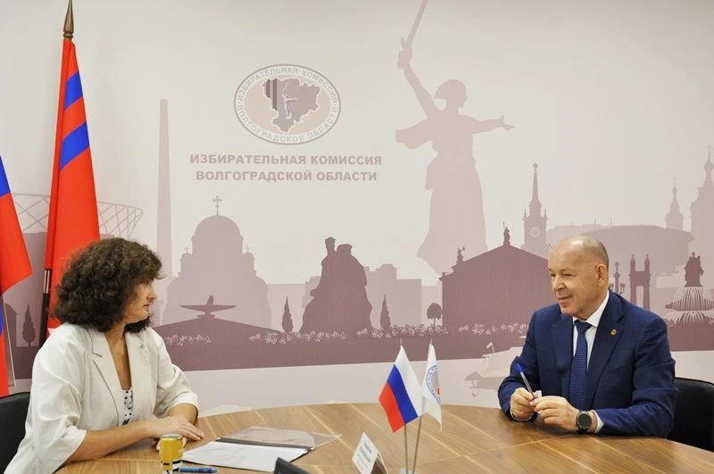 17 июля заместитель председателя ИКВО Юлия Чернышкова приняла документы для регистрации от двух кандидатов в депутаты Государственной Думы девятого созыва 17 июля заместитель председателя ИКВО Юлия Чернышкова приняла документы для регистрации от двух кандидатов в депутаты Государственной Думы девятого созыва
