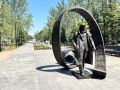 Спеть с Высоцким, посидеть с Шараповым: сквер Говорухина готовится к открытию в центре Волгограда